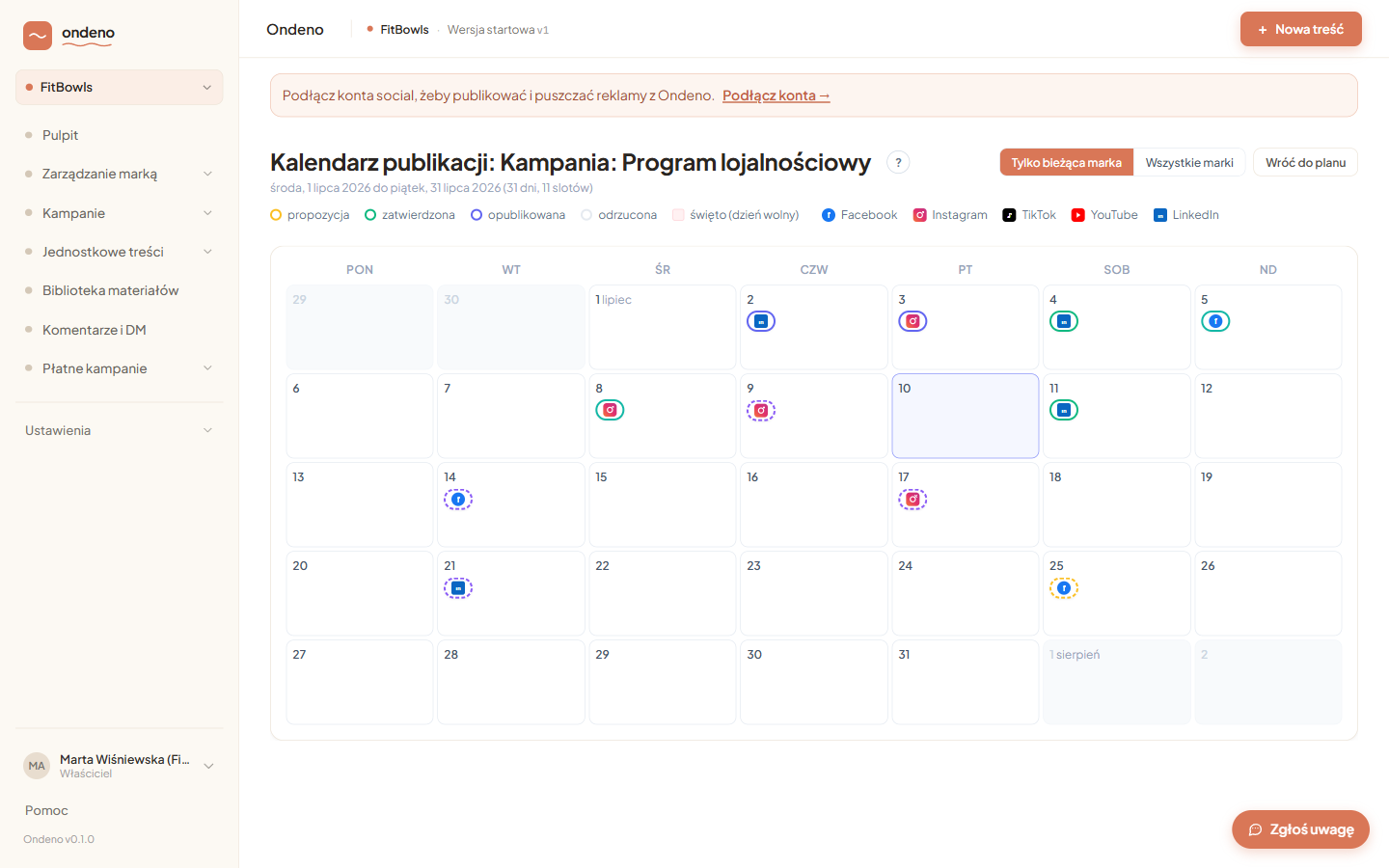 Kalendarz publikacji na lipiec z ikonami kanałów przy zaplanowanych postach